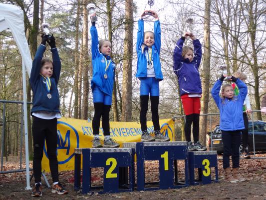 Fenne en Sophie op het podium bij de MPC