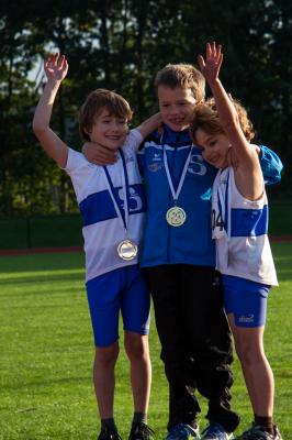 Podium jongens minipupillen Mathijs (2e), Timo (1e), Senna (3e)