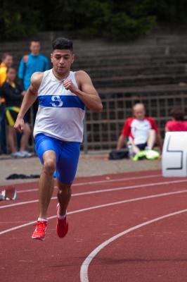 Tarik op de 400m tijdens de 400m op de competitie in Valkenswaard